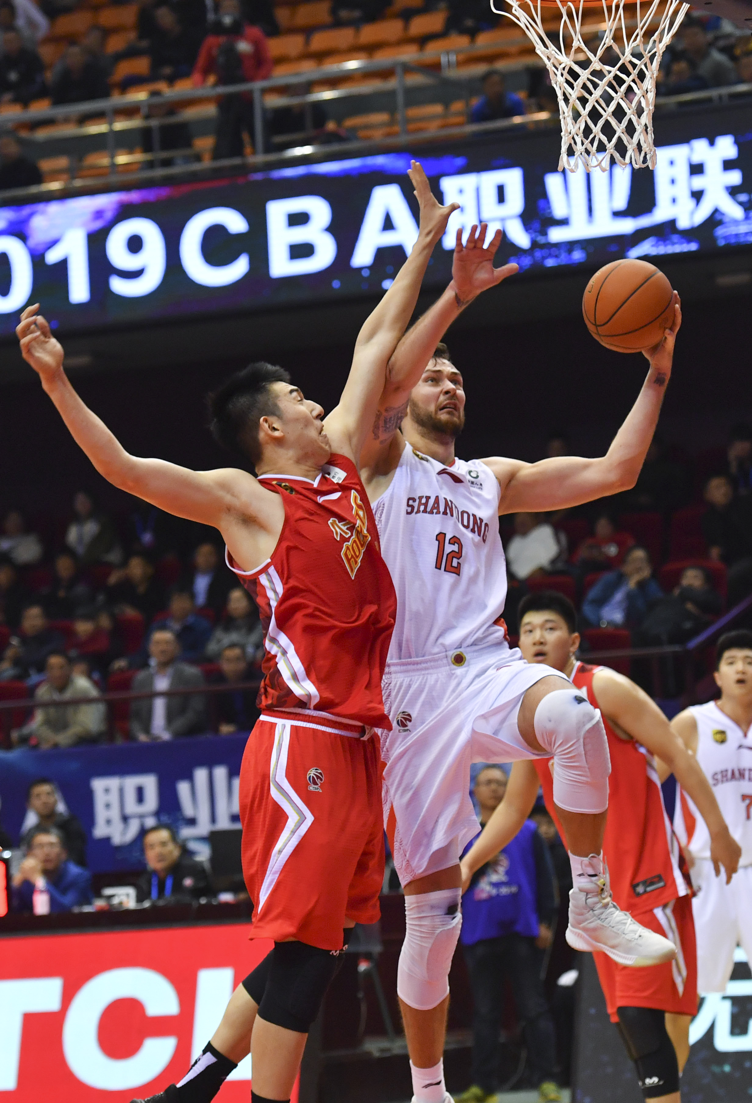 欧洲豪门发布财报，亏损数额引外界担忧（欧洲豪门披露财报，亏损规模引发担忧）