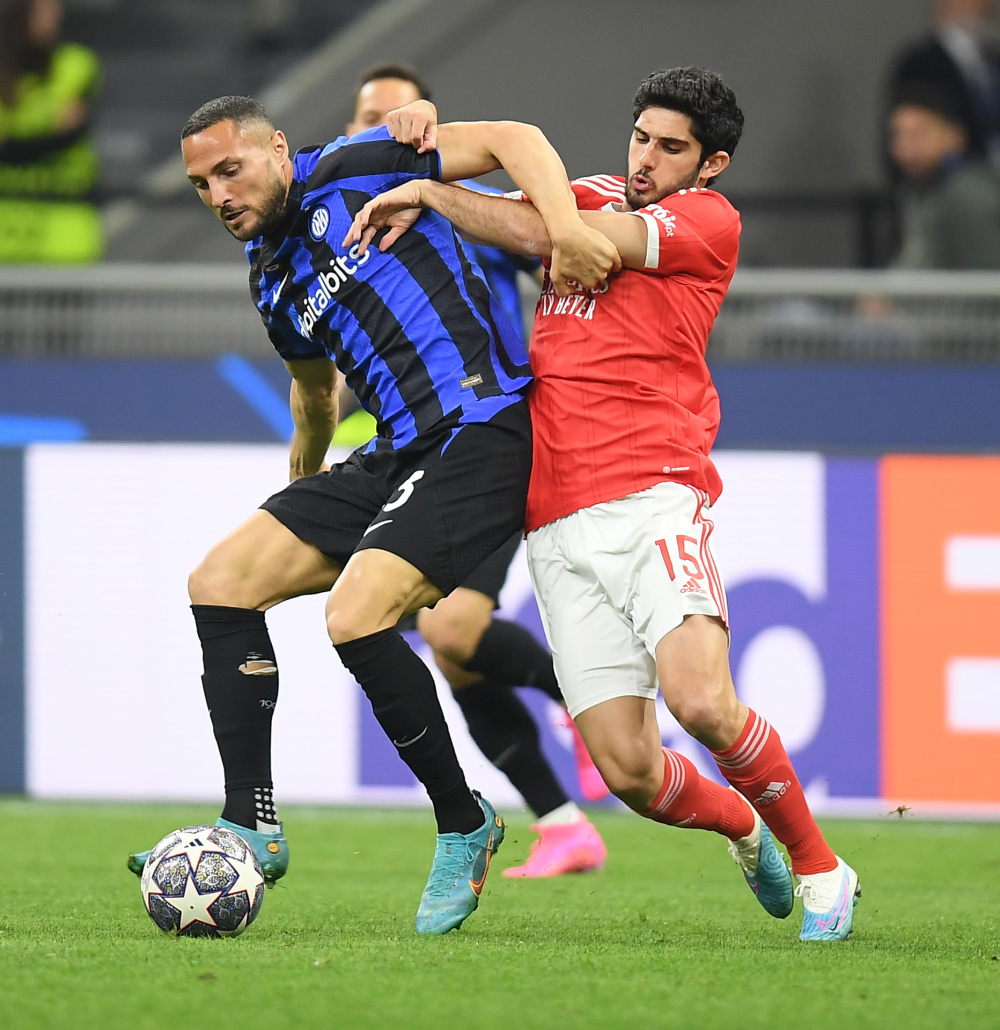 埃弗顿球员手球未被判点球，桑德兰球迷愤怒（埃弗顿疑似手球未判点球，桑德兰球迷强烈不满）