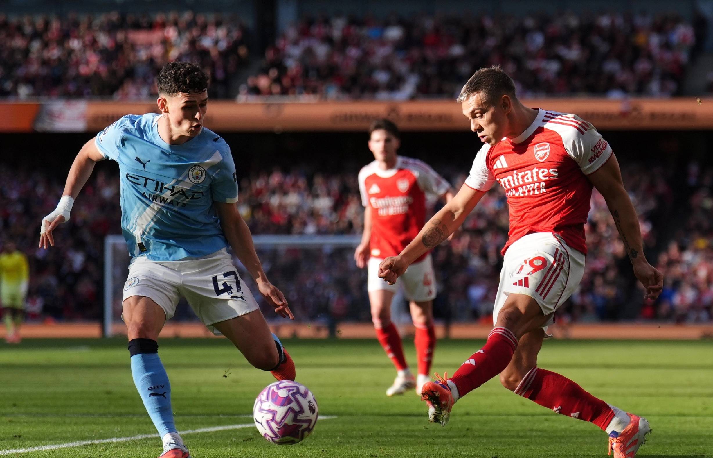 意乙巴里队客场0-5惨败，在返程航班上球迷与球员发生冲突（意乙巴里客场0-5失利，返程航班上球迷与球员爆发冲突）