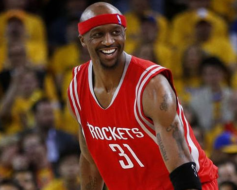 卡洛斯-奥古斯托：踢右路我也感觉良好，球队始终是第一位的（卡洛斯-奥古斯托：右路照样能踢，球队永远至上）