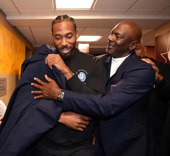 意媒：伊布、费拉拉入选米兰冬奥会火炬传递阵容（意媒：伊布、费拉拉入列米兰冬奥会火炬手名单）