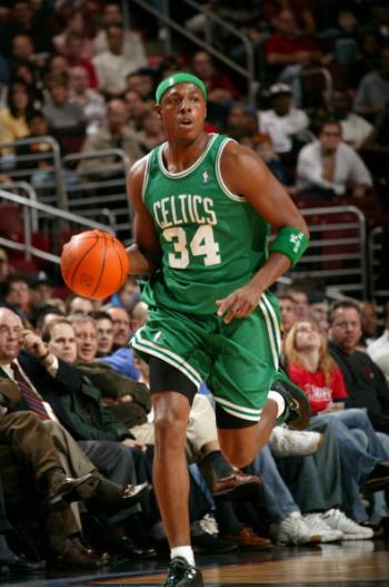 阿森纳欧冠小组／联赛阶段取得10连胜，仅次于拜仁和利物浦（阿森纳在欧冠小组赛与联赛中豪取十连胜，仅逊拜仁与利物浦）