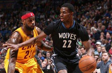 广州足球名宿温志军携手多名现役球员体验盲人足球（广州足坛名宿温志军联合多名现役球员走进盲人足球）