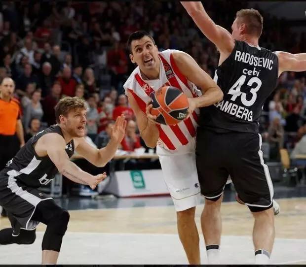 谁给了球迷“训话”的权力？（谁赋予了球迷“训话”的资格？）