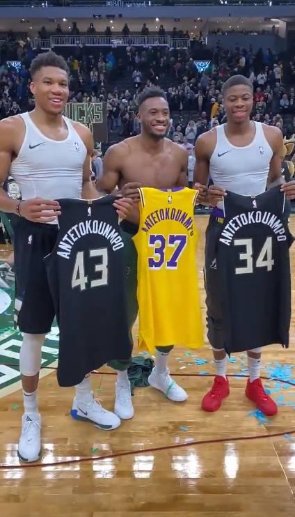 江苏节日！苏超决赛赛前南通队球迷场外集结为球队助威（江苏狂欢日！苏超决赛前南通球迷场外齐聚为队助威）