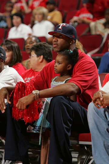 热那亚2-1逆转维罗纳，托斯比建功，洛伦佐-科隆博破门（热那亚2-1翻盘维罗纳：托斯比进球，洛伦佐-科隆博破门）