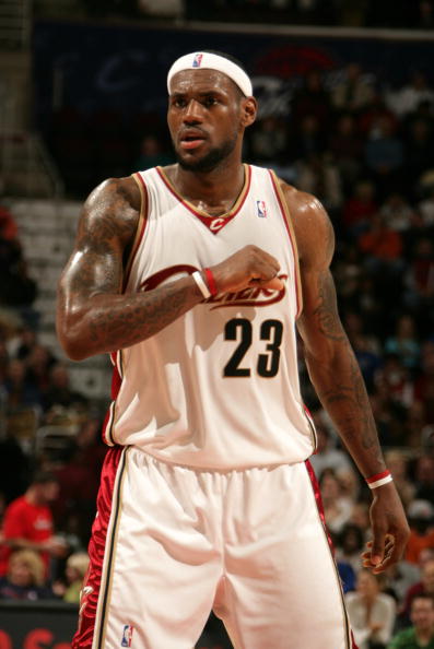 U22国足末战平乌兹别克斯坦无缘冠军，韩国夺2025熊猫杯冠军（U22国足收官战打平乌兹别克斯坦无缘问鼎，韩国加冕2025熊猫杯）