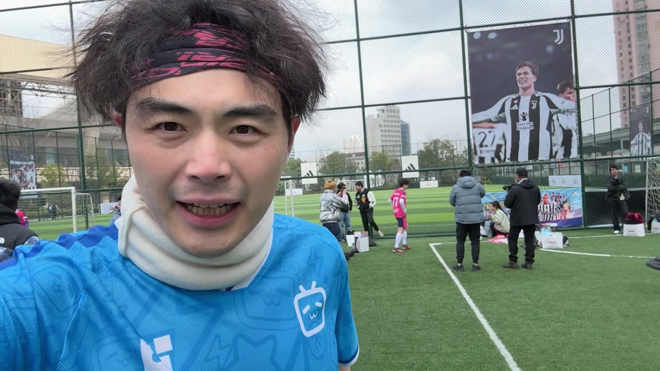 阿莱格里：防守是全队的事，要想赢得比赛就必须弄脏裤子（阿莱格里：防守需全员参与，想赢球就得不怕弄脏球衣）