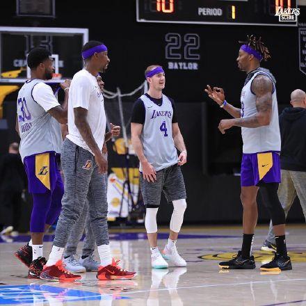 对手彻底被压着打（对手被全面压制）