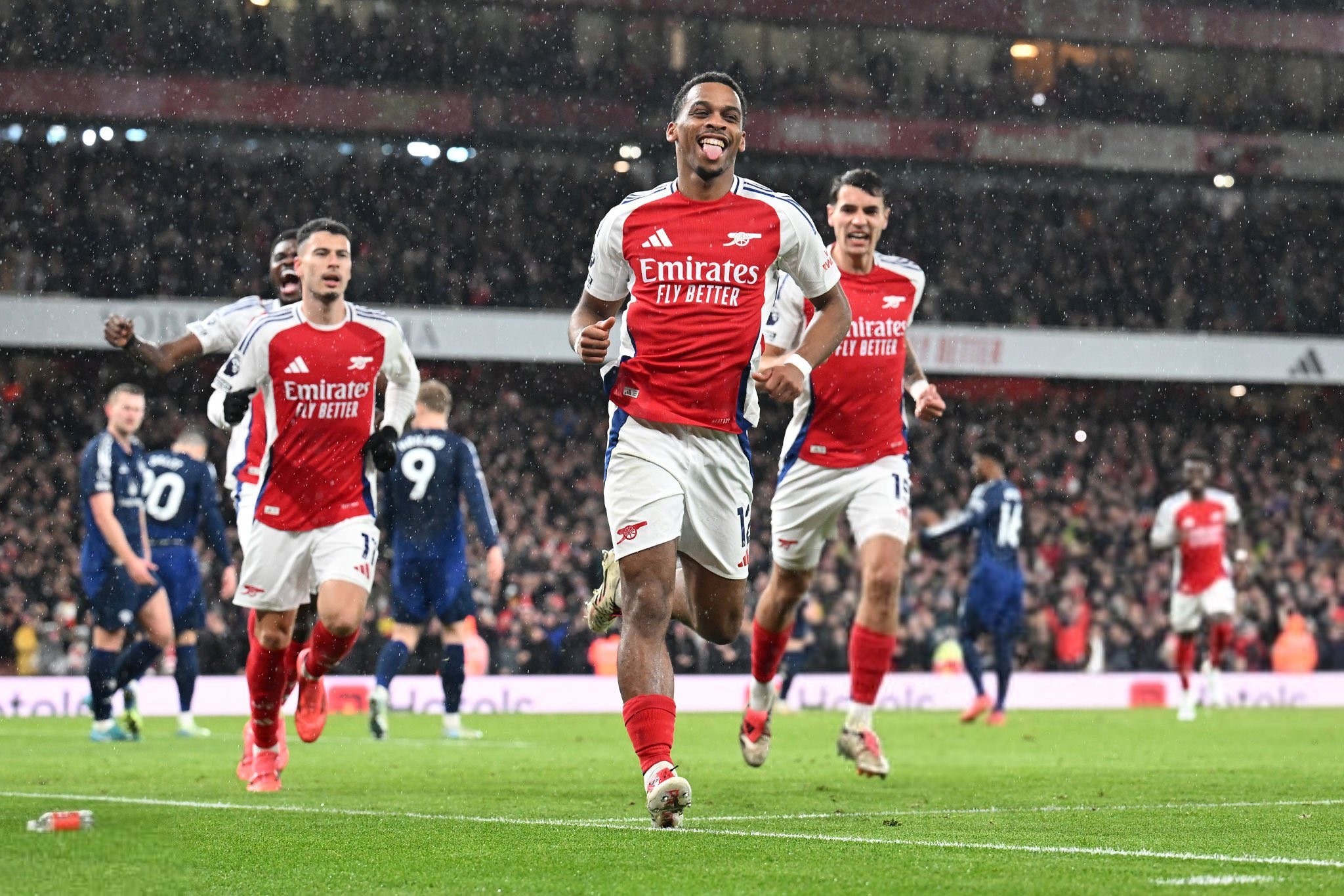 早报：功成名就不是目的，让自己快乐快乐这才叫做意义（早报：名利非终点，快乐才是意义）