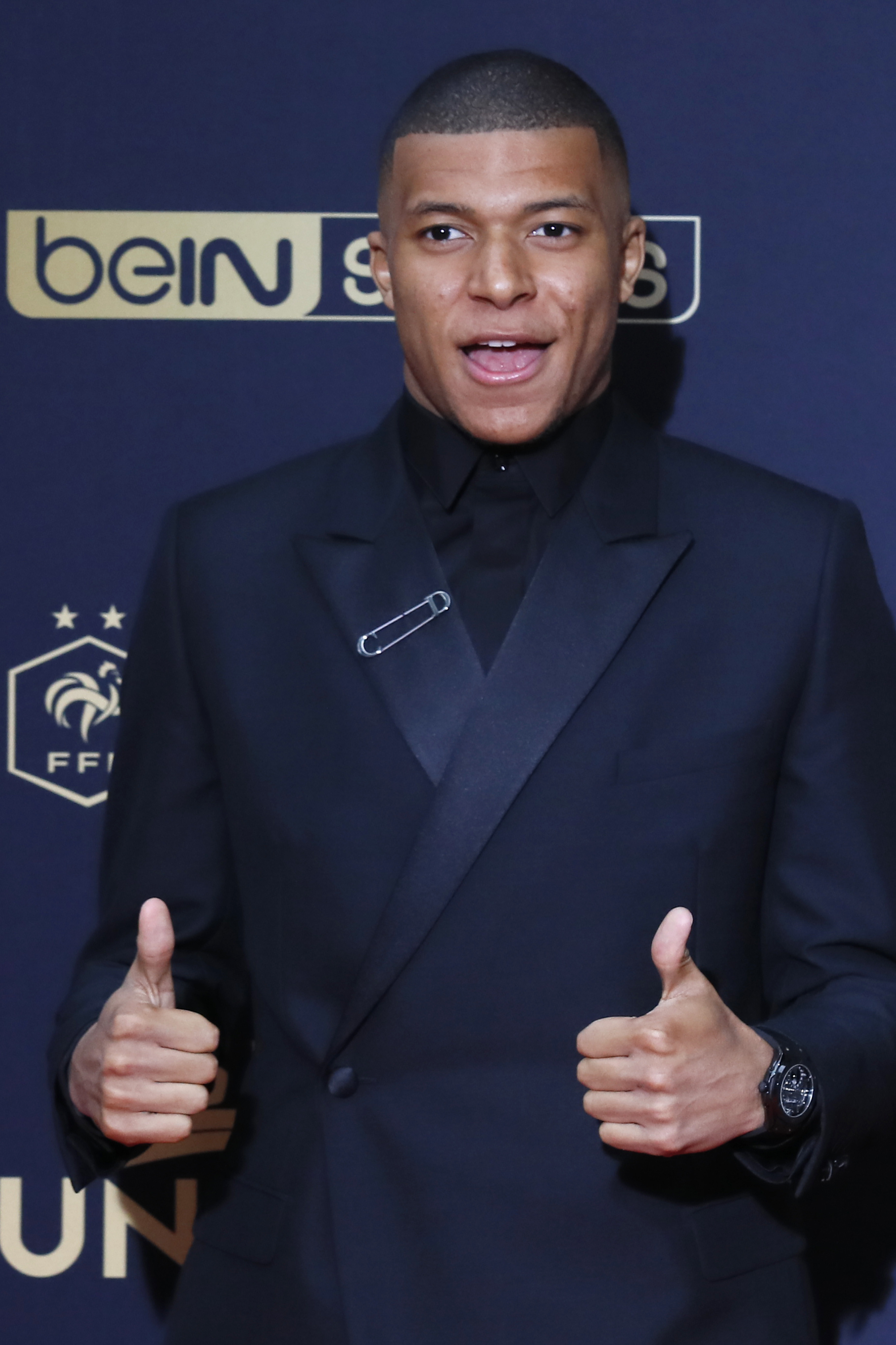 穆斯塔菲：阿森纳是赢球热门；拜仁要小心枪手的定位球（穆斯塔菲：阿森纳更被看好，拜仁需警惕枪手的定位球）