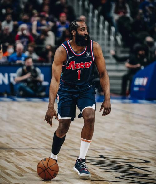 迪乌夫：过去我从没踢过右路，但只要能帮助球队我都愿意去做（迪乌夫：右路经验为零，但若有助球队我愿意上阵）