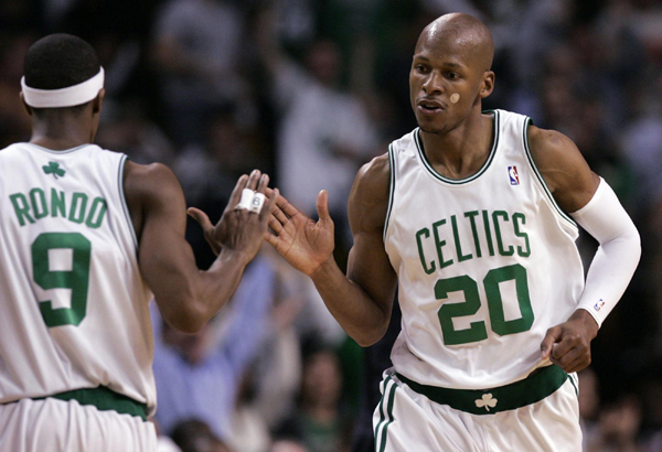 刷新得分生涯之夜！乔治20中12得到39分6篮板8助攻（乔治20投12中轰39分6板8助，上演生涯之夜）